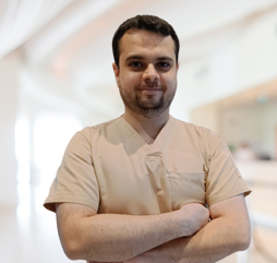 د/عبدالعزيز البابا - اخصائي تقويم الأسنان